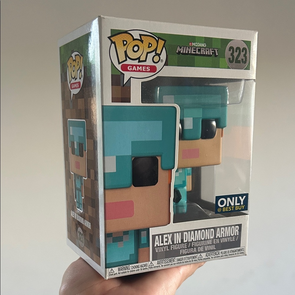 Minecraft Alex in Diamond Armor Vinyl Figure